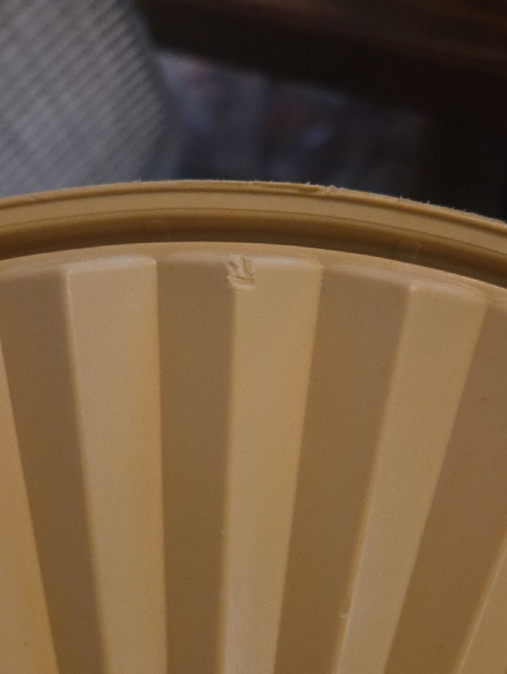 VTG Tupperware Yellow salad Bowl with Lid - Picture 6 of 6